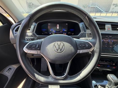 Used 2022 Volkswagen Tiguan SE FWD image 14