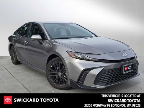 Certified 2025 Toyota Camry SE image 1