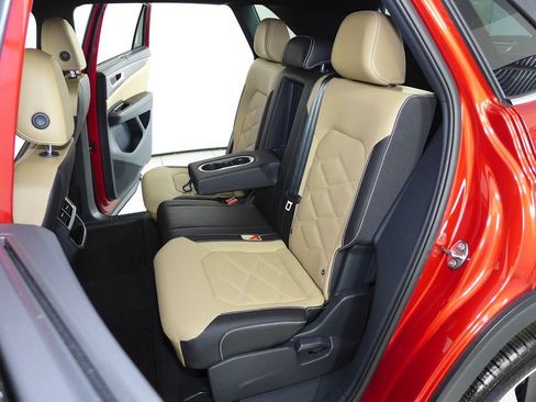Certified 2025 Volkswagen Atlas Cross Sport SE FWD image 20