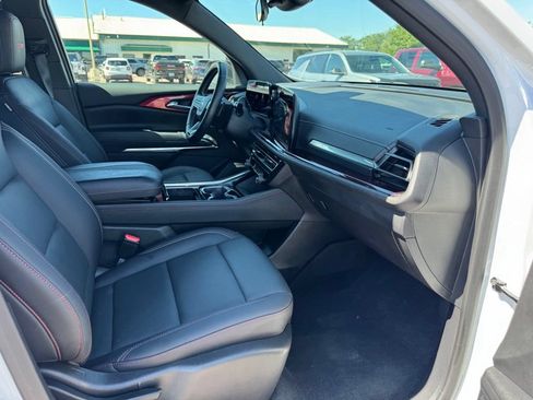 Used 2025 Chevrolet Traverse Z71 AWD/4WD image 26