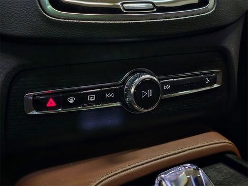 Used 2023 Volvo XC90 B6 Ultimate w/ Protection Package Premier image 31