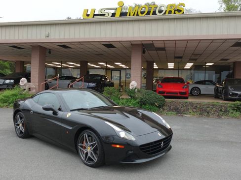 Used 2015 Ferrari California T RWD image 25