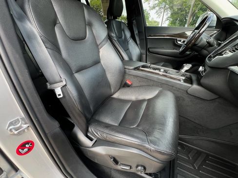 Used 2018 Volvo XC90 T6 Momentum w/ Convenience Package image 21