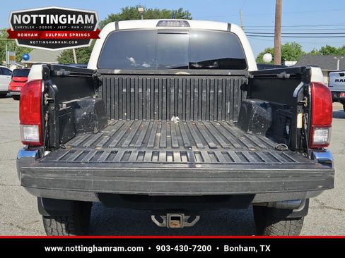 Used 2017 Toyota Tacoma TRD Off-Road w/ Tow Package AWD/4WD image 10