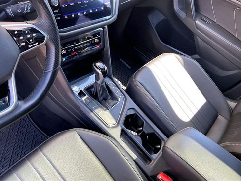 Certified 2023 Volkswagen Tiguan SE R-Line FWD image 17