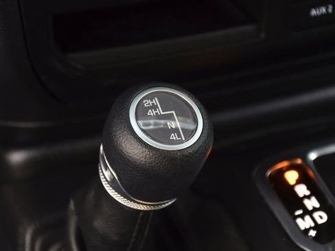 Used 2022 Jeep Wrangler Unlimited Sport AWD/4WD image 13
