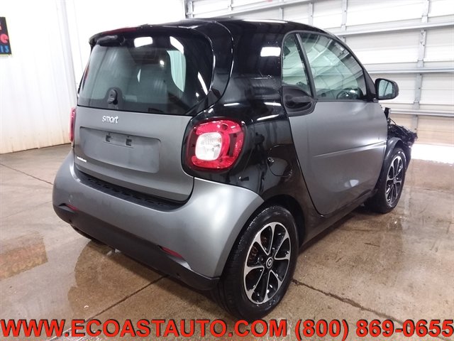 Used 2016 smart fortwo passion RWD image 3