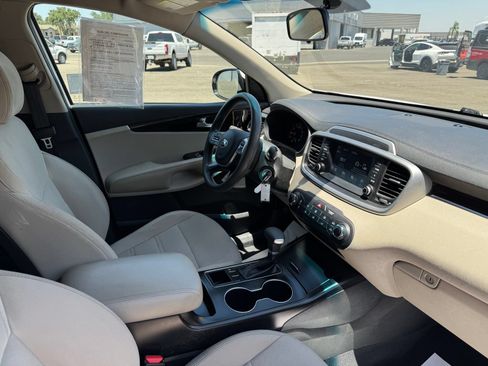 Used 2020 Kia Sorento LX FWD image 21