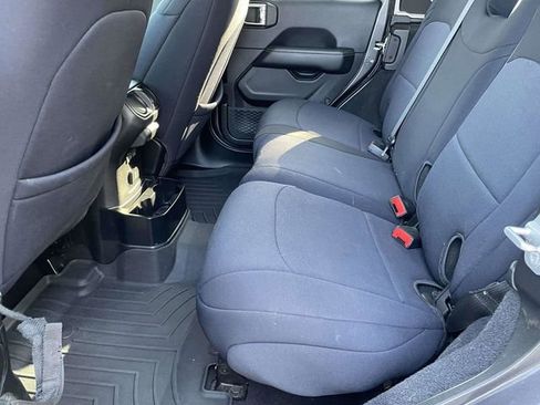 Used 2018 Jeep Wrangler Unlimited Sahara image 5