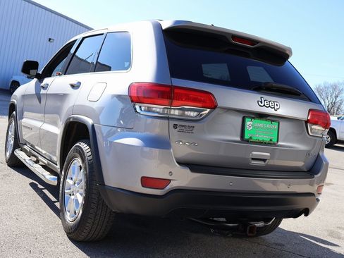 Used 2019 Jeep Grand Cherokee Laredo image 3