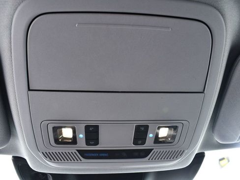 Used 2022 Ford Explorer XLT w/ Equipment Group 202A AWD/4WD image 34