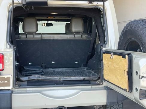 Used 2018 Jeep Wrangler Unlimited Sahara w/ Connectivity Group image 17