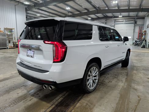 Used 2023 GMC Yukon XL Denali image 3