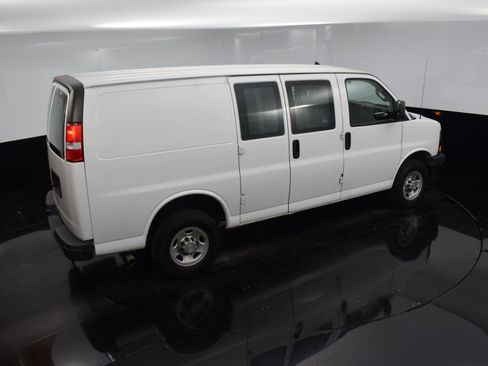 Used 2022 Chevrolet Express 2500 w/ Driver Convenience Package image 30