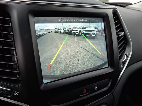 Certified 2022 Jeep Cherokee Latitude Lux w/ Sun & Sound Group image 20