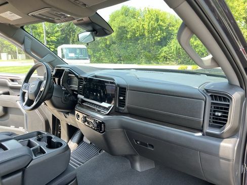 Used 2023 Chevrolet Silverado 1500 LT AWD/4WD image 29