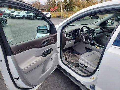 Certified 2023 GMC Acadia SLT w/ Trailering Package image 10