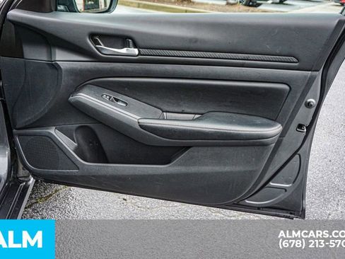 Used 2025 Nissan Altima 2.5 SV image 50