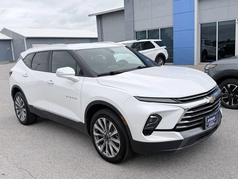 Used 2023 Chevrolet Blazer Premier w/ LPO, Cargo Package FWD image 3