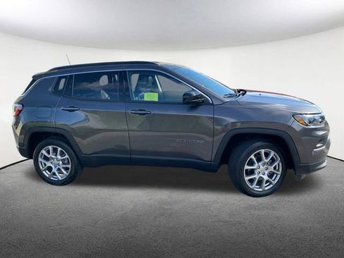 Used 2022 Jeep Compass Latitude image 15