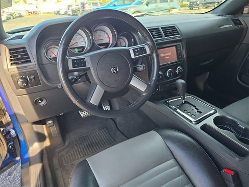 Used 2010 Dodge Challenger R/T image 9