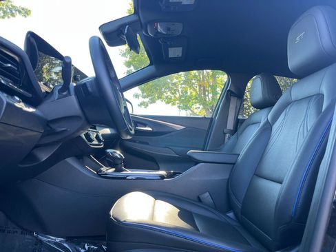 Used 2025 Buick Envista Sport Touring image 27