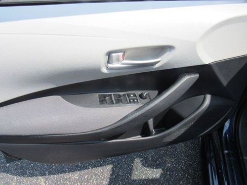 Used 2021 Toyota Corolla LE FWD image 24