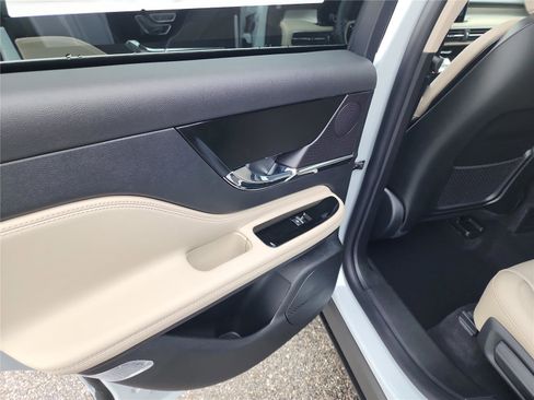 New 2026 Lincoln Corsair Premiere image 16