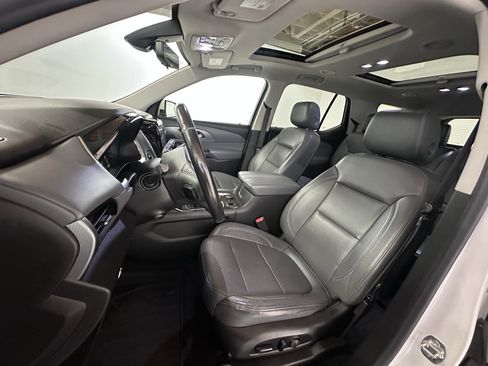 Used 2019 Chevrolet Traverse Premier w/ Driver Confidence II Package image 40