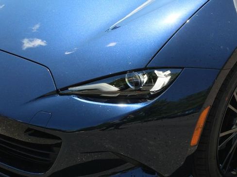 New 2026 MAZDA MX-5 Miata Club w/ Weather Package RWD image 9