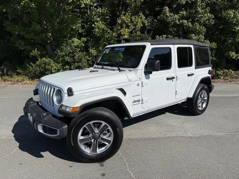 Used 2023 Jeep Wrangler Sahara image 9