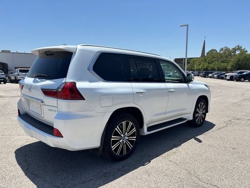Used 2019 Lexus LX 570 4WD w/ Luxury Package image 4