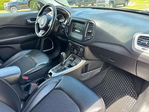 Used 2019 Jeep Compass Latitude w/ Popular Equipment Group AWD/4WD image 18