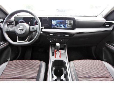 Certified 2025 Nissan Kicks SR FWD image 12