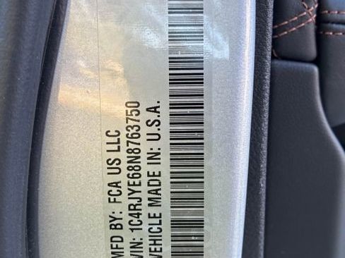 Used 2022 Jeep Grand Cherokee Summit AWD/4WD image 16