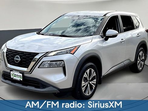 Used 2022 Nissan Rogue SV image 3