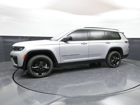 New 2026 Jeep Grand Cherokee L Limited w/ Limited Altitude Package AWD/4WD image 34