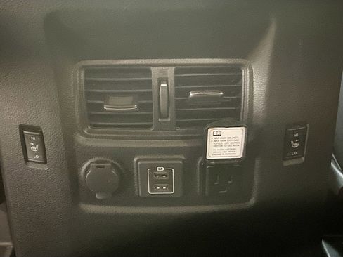 Used 2021 Nissan Titan Platinum Reserve w/ Moonroof Package image 27