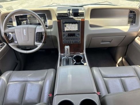 Used 2012 Lincoln Navigator 2WD image 19
