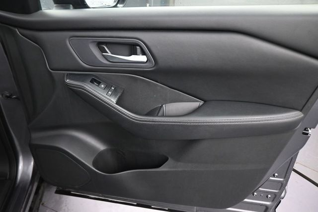 Used 2024 Nissan Rogue SV FWD image 13