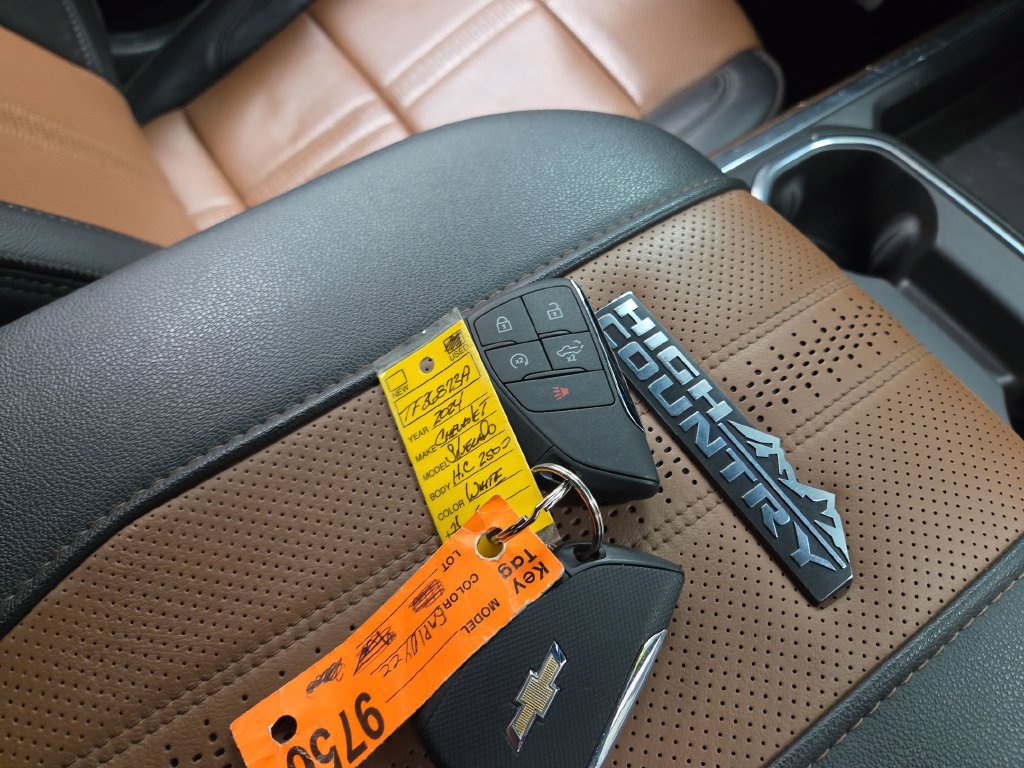 Used 2024 Chevrolet Silverado 2500 High Country w/ High Country Premium Package AWD/4WD image 15