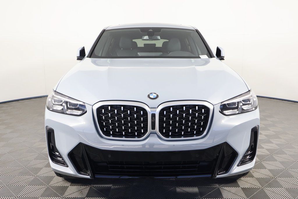 Used 2025 BMW X4 xDrive30i w/ Premium Package AWD/4WD image 2