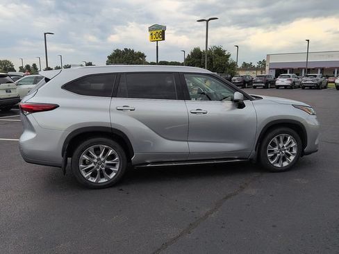 Used 2021 Toyota Highlander Limited AWD/4WD image 8