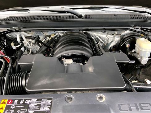 Used 2018 Chevrolet Suburban LT RWD image 32