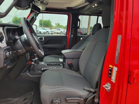 Used 2025 Jeep Wrangler Unlimited Sahara AWD/4WD image 23