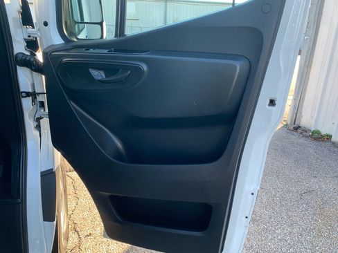 Used 2023 Mercedes-Benz Sprinter 2500 image 29