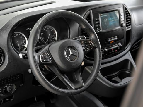 Used 2023 Mercedes-Benz Metris image 11