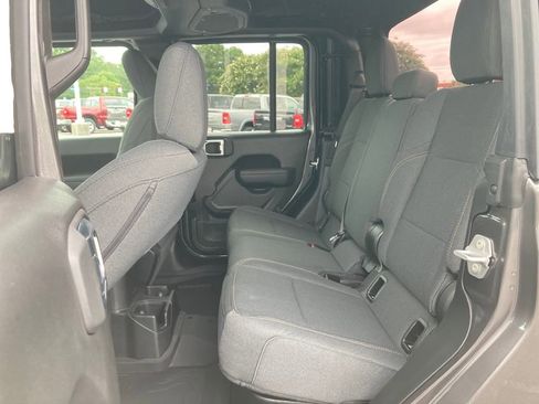 New 2025 Jeep Gladiator Sport image 29