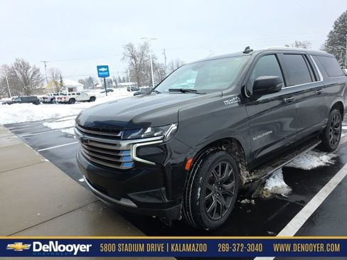 Used 2023 Chevrolet Suburban High Country w/ Advanced Technology Package image 1