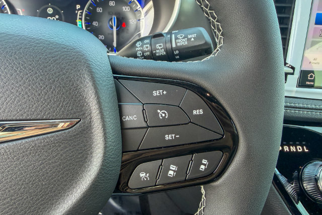 New 2026 Chrysler Pacifica Select AWD/4WD image 16